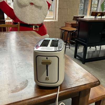 Beautiful 2 Slice Toaster with Touch-Activated Display